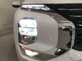 LEDヘッドライトです。デザイン性がよくとても明るいので、夜間の走行や悪天候でも安心です。しかも長寿命!