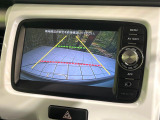 【バックカメラ】駐車時に後方がリアルタイム映像で確認できます。大型商業施設や立体駐車場での駐車時や、夜間のバック時に大活躍!運転スキルに関わらず、今や必須となった装備のひとつです!