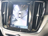 更に360&deg;ビュー表示も可能です 車を上から見下ろしたように車外を確認できるため、一切の死角がない状態で駐車が可能です