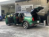 各ドアの開口部が広く、乗り降りや荷物の積み降ろしがしやすくなっております。