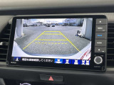 後方モニター表示でバック時の障害物もしっかり見えます!
