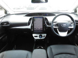 【運転席・インパネまわり】ハンドル・シート・フロアーなど隅々までプロによるクリーニング済み☆彡キレイな車内でドライブが一層快適にお楽しみいただけます!!