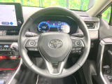 【純正革巻きステアリング】上質な革を使用することで、手にしっかり馴染みとても運転しやすいハンドルです♪