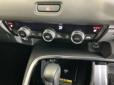 運転席/助手席シートヒーターで寒い日もすぐに温かくなり快適に過ごせます。3段階の温度調整が可能です