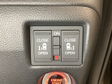 リアドアは乗り降りに便利な両側電動スライドドアです。また運転席に座っていながらスイッチ操作で自在にスライドドアを開け閉めできます。
