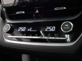 車内の温度管理に便利なオートエアコン☆