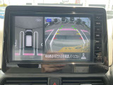 アラウンドビューモニターは4個のカメラを合成してまるで上から撮影した様な駐車場のどの位置にいるかとてもわかり易い機能です