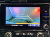 バックでの車庫入れも安心です! リアカメラが付いているバックモニター付のナビを装備しております。操作線もついており距離感も画面から確認できます。