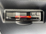 【ETC】有料道路を利用する際に料金所で停止することなく通過できる、ETC車載器(ノンストップ自動料金収受システム機器)が装備されています。セットアップを行うことで利用可能になります。