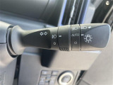 【 オートライト 】オートライトなのでライトの点け忘れを気にすることなく運転が出来ます。