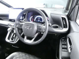 見通しのよいすっきりとした視界で、誰でも運転しやすいです。運転のしやすさは疲れにくさにも繋がりますよ♪