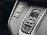 ボタン式のシフトは直感的な操作性により、ドライバーの快適な運転を支援します!