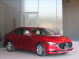 希少なセダンタイプ、ホワイトレザーのMAZDA3入庫です♪ETCやドライブレコーダー、360&deg;モニターなど装備充実!内外装程度良好♪お気軽にお問合せ下さい♪