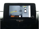 パノラミックビューモニター装備!トップビュー&フロントビュー・車両に取り付けたフロント、サイド、バックカメラの映像を合成して画面上に表示させることで、低速時の運転を補助する装置です。