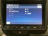 ワイド画面のナビゲーションはフルセグTV、インターナビ対応のGathers純正メモリーナビを搭載しています。Bluetoothオーディオ機能がありますので、スマートフォンなどの音楽も再生できます。