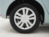 ◆純正ホイール装着車◆シンプルなデザインのホイールキャップ付きです。