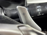 【パドルシフト(AT車)】MT車と同じように好きなギアで走ることができます!ステアリングから手を離さずに指先だけでシフト操作ができ、よりスポーティな走りをお楽しみいただけます。