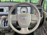 インテリアに合わせたデザインのステアリングは、運転される方のことも考え、運転しやすい形状、大きさです。是非一度、実際に触ってお確かめください。
