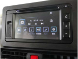 純正ナビを装備。タッチパネル式で使いやすく、お出かけもラクラクです。