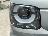 LEDヘッドライトは、点灯の瞬間から最大光量を発揮し、突然暗くなるトンネルなどでの安定感を高めます。