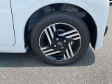 155/65R14インチタイヤ&アルミホイルが装着されています。