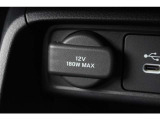 12V電源ソケットから、携帯の充電なども可能です。