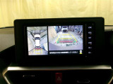 バックモニター付。車両後方の映像をナビ画面に表示し、駐車などの後退操作をサポートします。