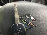 【キーレス】少し離れた場所からでもボタン一つでドアの開錠・施錠ができるのでとっても便利!ドアの鍵穴周りに傷をつけることもありません♪