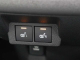 シートの座面と背面を温める運転席/助手席シートヒーターを装備しています。