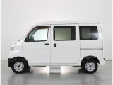 中古車は1台として同じコンディションのものは存在しないため、安心しておクルマをお選びいただけるよう、信頼のおける第三者機関が基準に従い、車両の品質と状態をチェックし、評価するのが「第三者評価」です。