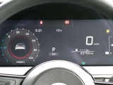 メーター中央に、様々な車両情報を表示してくれる、ディスプレイがついています。