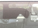 【エマージェンシーブレーキ】走行中に前方の車両等を認識し、衝突しそうな時は警報とブレーキで衝突回避と被害軽減をアシスト。より安全にドライブをお楽しみいただけます。