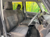 運転席シート廻りは使用感も少なく、良好な状態となっています。前オーナー様が丁寧に使っていたことがよくわかりますね。