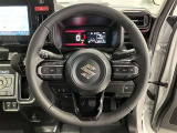 ステアリングから手を離さず、運転に集中したままオーディオ等の操作ができます。