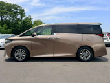 当店在庫は外装、内装クリーニング後に展示し、併せて事故修復歴の有無、メーター改ざん歴の有無も第三者機関による検査を全台実施しております。車検、整備、鈑金塗装も自社で対応できますのでご安心ください。