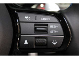 安全運転支援システムHonda SENSINGを搭載。衝突軽減ブレーキや、誤発進抑制機能、アダプティブクルーズコントロール、車線維持など複数の先進技術で安心・快適なドライブをサポートします。