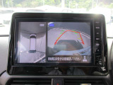アラウンドビューモニターも装備しております。ご覧のように車体を真上か見たような映像なので、車庫入れの苦手なお客様ももうご心配いりません。