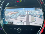 ●純正ナビ:一体感のあるナビは、高級感ある車内を演出してくれます。Bluetooth再生などオーディオ機能も充実しておりますので、運転もより楽しめます♪
