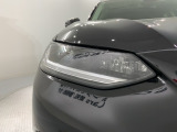 LEDヘッドライトは、点灯の瞬間から最大光量を発揮し、突然暗くなるトンネルなどでの安定感を高めます。