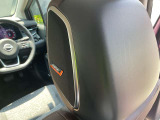 ヘッドレストにBOSEスピーカー付いてます。