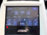 【前席+後席シートヒーター】寒い日に重宝するシートヒーターを後席にも装備!エアコンより早く温まってくれるので寒がりの人も安心ですね♪エアコンの温風は乾燥するから苦手、という方にもをおすすめです。