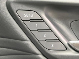 【メモリー機能付きパワーシート】ドライバーごとに設定したシート位置を記憶して、ボタン一つで切り替えできる便利な機能!運転する方が複数名いらっしゃるご家庭におすすめです♪
