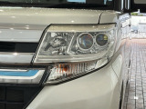 LEDヘッドライトは、点灯の瞬間から最大光量を発揮し、突然暗くなるトンネルなどでの安定感を高めます。