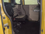 後席をはね上げれば、「もうひとつの荷室」が生まれます。