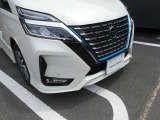 移動物が近づくと知らせてくれるMOD付きです。車の周りを歩いている人や自転車など動いているものを検知してディスプレイへの表示とブザーでドライバーに注意を促します。