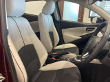 デザイン性のあるシートです。運転するにあたって楽な姿勢を保ってくれます。