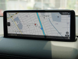 マツダコネクトの10.25インチワイドセンターディスプレイです。『Android Auto』『Apple CarPlay』や独自のコネクテッドサービスに対応したインターフェイスシステムです。