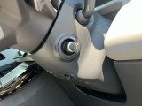 【電動コラム メーカーOP￥22,000-】シートメモリーと合わせて使用すると複数人運転する場合は、お好きなポジションを記憶する事ができます。細かな調節も可能なため、ストレスなく運転が出来ます。