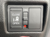 【パワースライドドア】スマートキーや運転席のスイッチでスライドドアの開閉が可能♪電動だから力を入れてドアを開ける必要が無く、小さいお子様でも、重い荷物を持っている時もラクに開け閉めできます♪