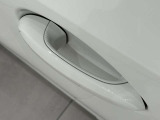 コンフォートアクセス付きでキーを携帯していれば施錠、開錠が可能です。